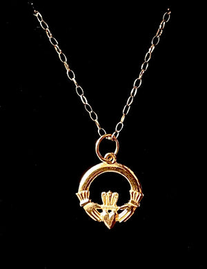 Gold claddagh pendant