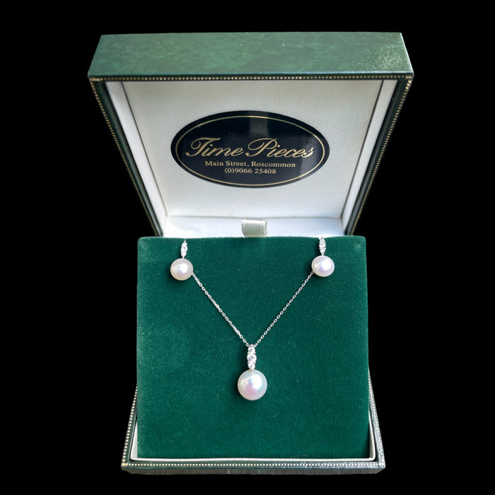 9ct white gold Pearl set