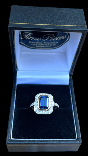 9ct Gold sapphire dress ring