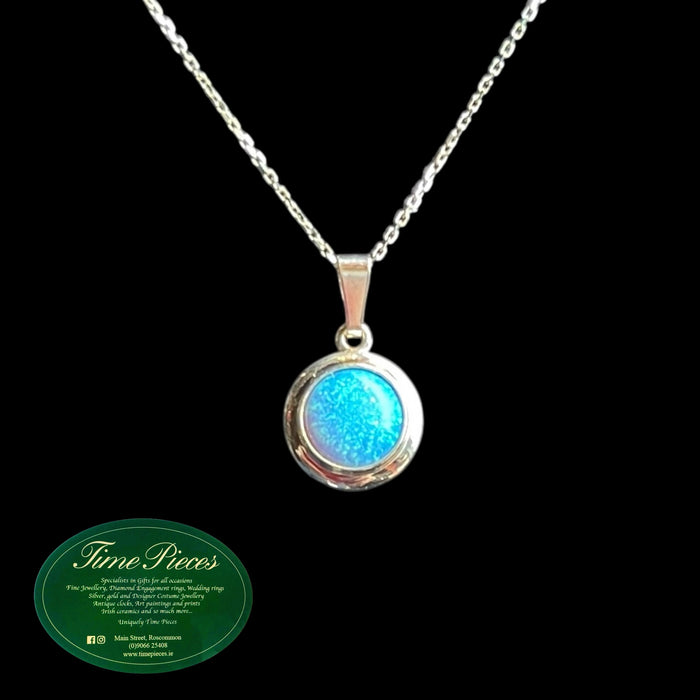 9ct gold opal pendant