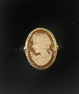 Gold cameo ring