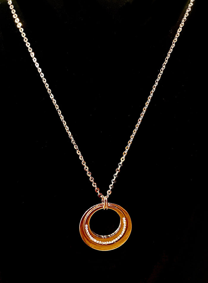 Absolute long rose gold chain with pendant