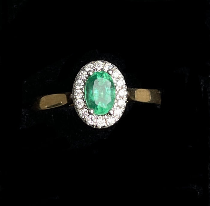 Diamond and emerald gold ring