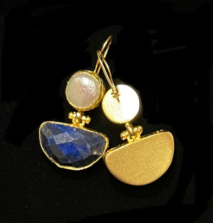 Lapis lazuli and Pearl gold earring