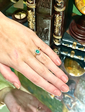 Diamond and emerald gold ring